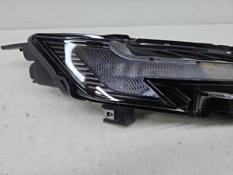 Фара дневного света правая (ходовые огни)