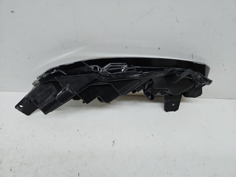 Фара дневного света правая (ходовые огни)