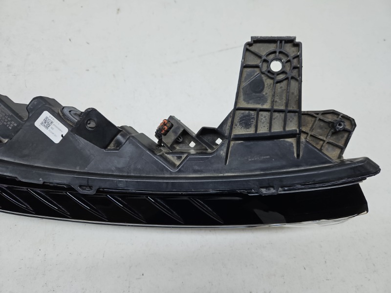 Фара дневного света правая (ходовые огни)