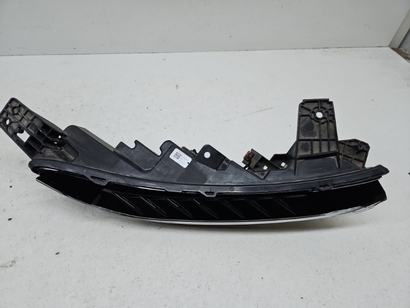 Фара дневного света правая (ходовые огни)