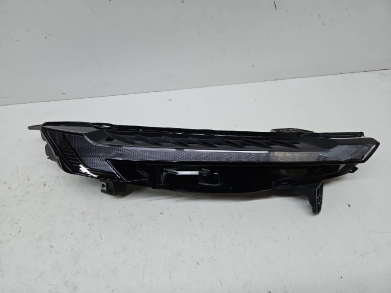 Фара дневного света правая (ходовые огни)