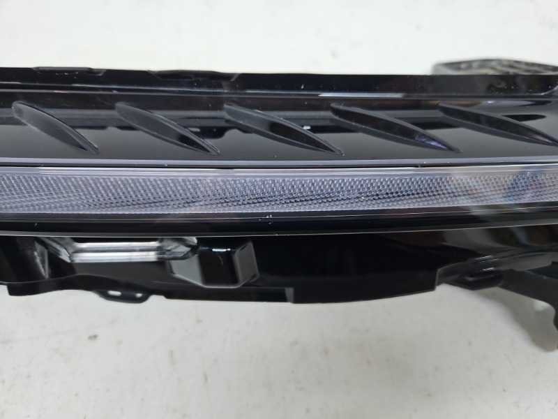 Фара дневного света правая (ходовые огни)