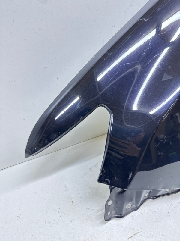 Крыло переднее левое