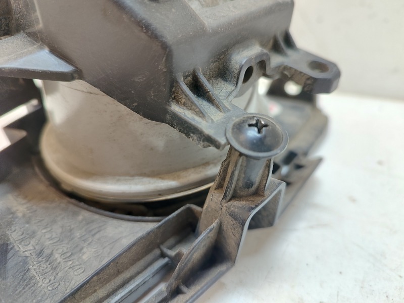 Фара противотуманная правая