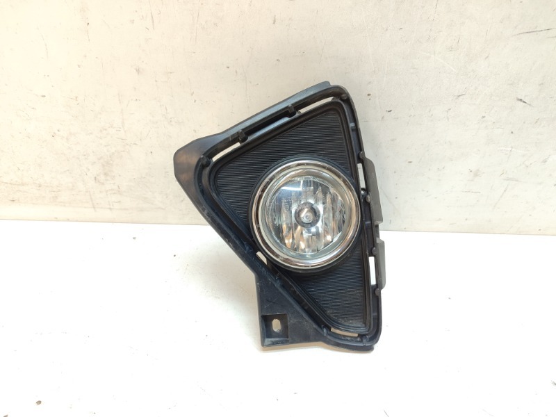 Фара противотуманная левая