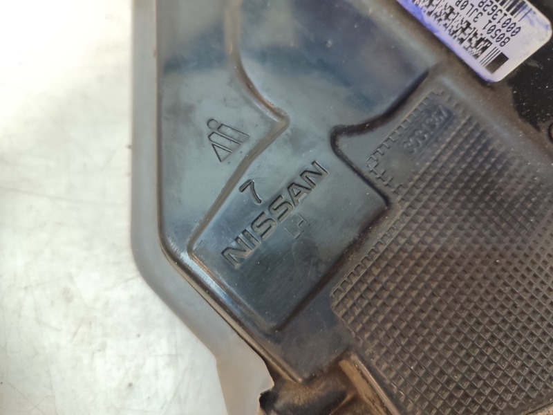 Замок двери передней левой