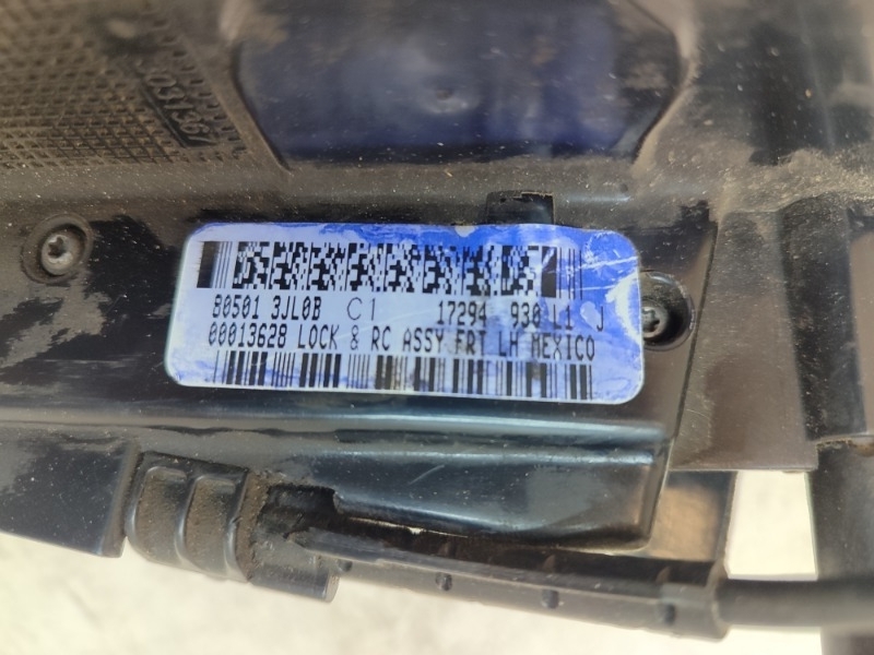 Замок двери передней левой
