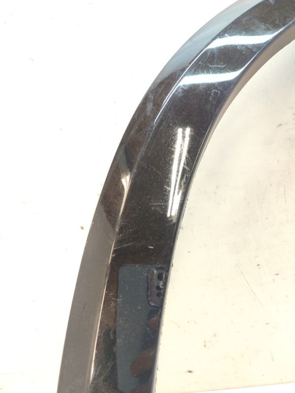 Накладка переднего крыла правого