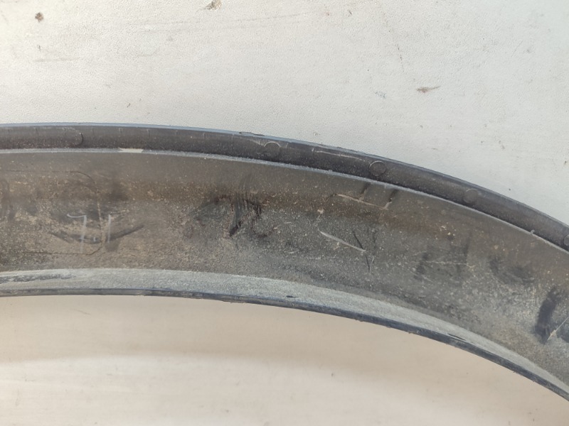 Накладка переднего крыла правого