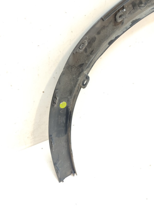 Накладка переднего крыла правого