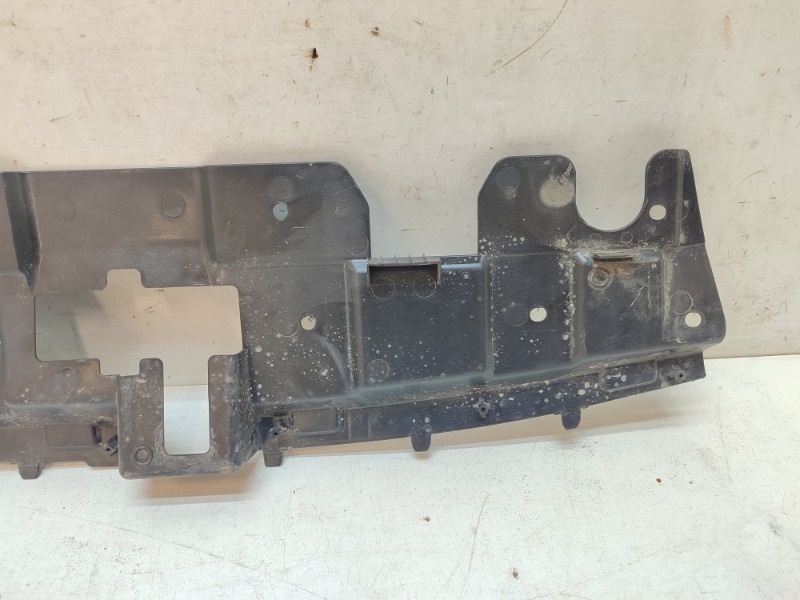 Кожух замка капота