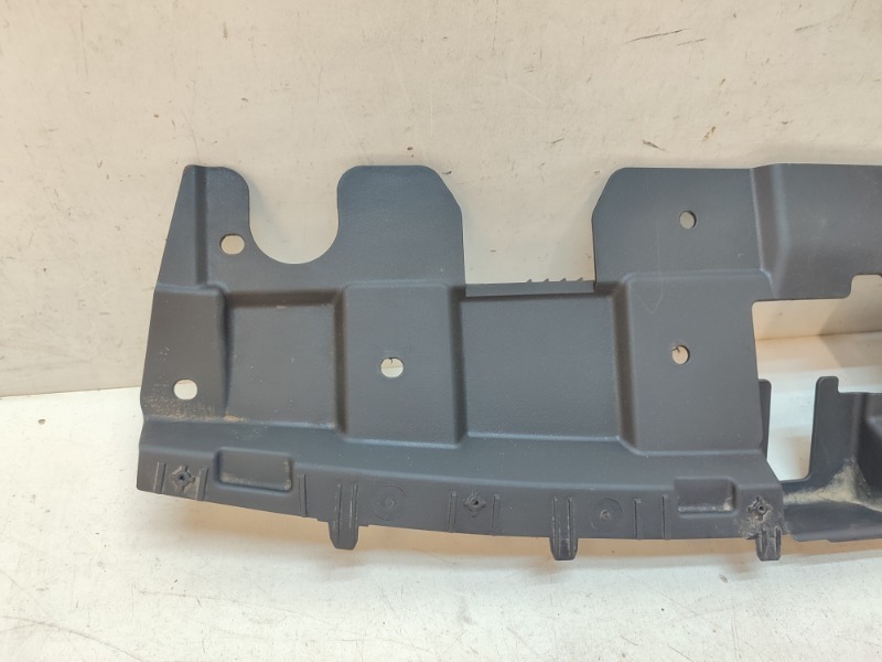 Кожух замка капота