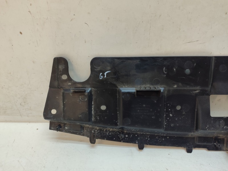 Кожух замка капота