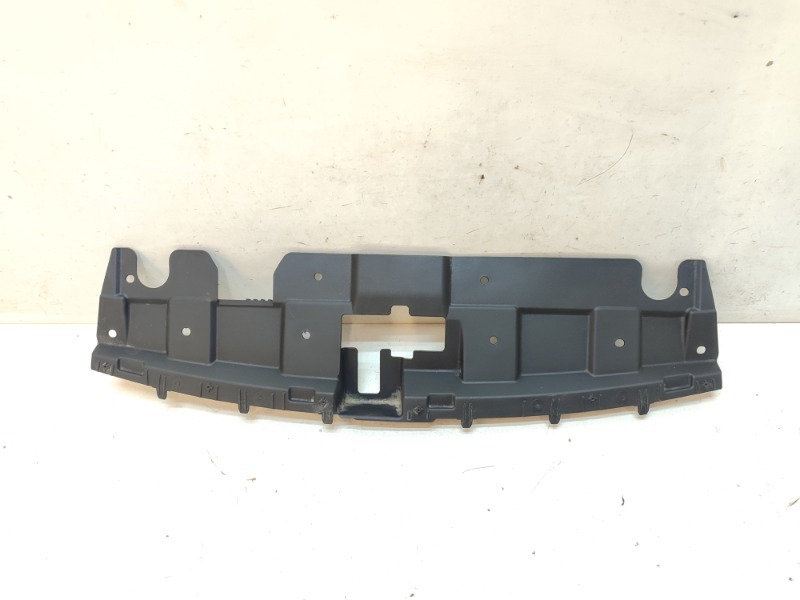 Кожух замка капота