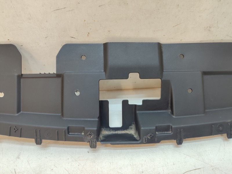 Кожух замка капота