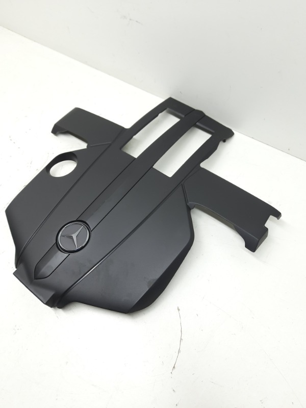 Крышка двигателя