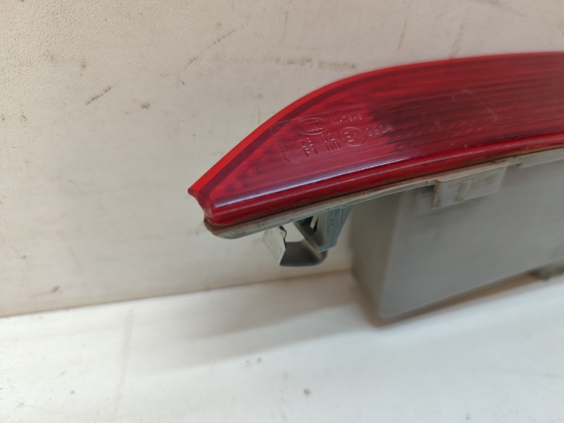 Фонарь задний в бампер правый