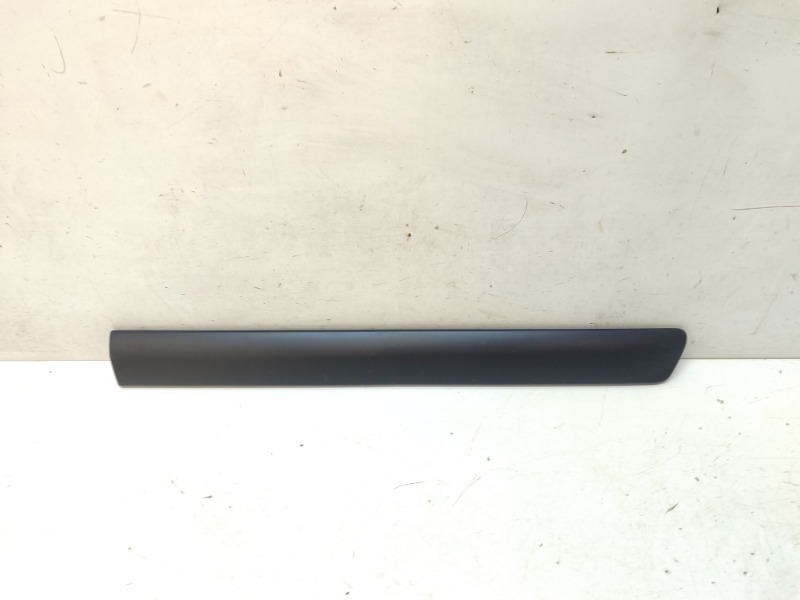 Накладка двери передней правой