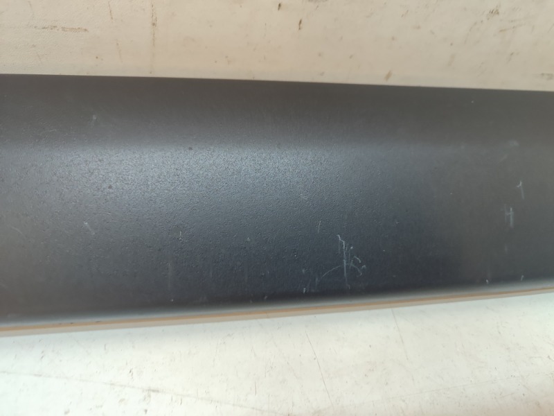 Накладка двери передней правой