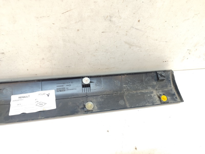 Накладка двери передней правой