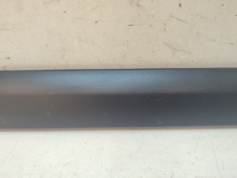 Накладка двери передней правой