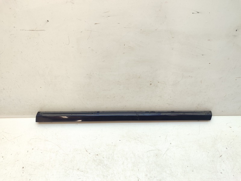 Накладка двери передней правой