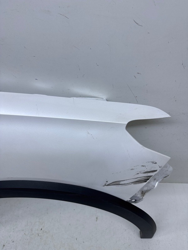 Крыло переднее правое