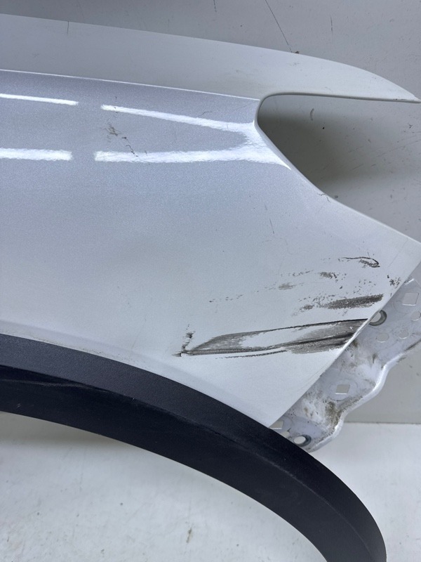 Крыло переднее правое