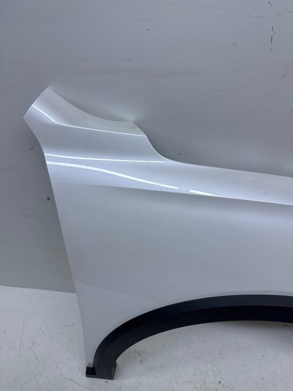 Крыло переднее правое