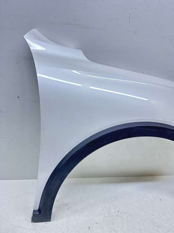 Крыло переднее правое