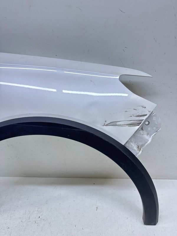 Крыло переднее правое