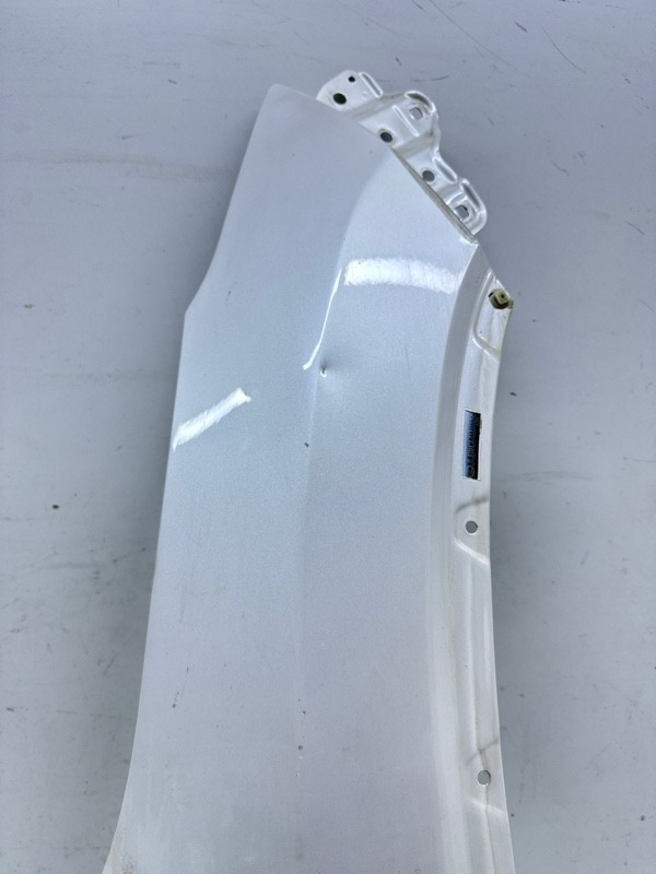 Крыло переднее правое