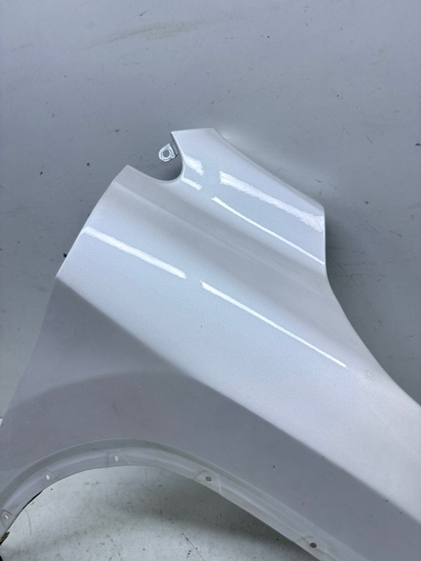 Крыло переднее правое