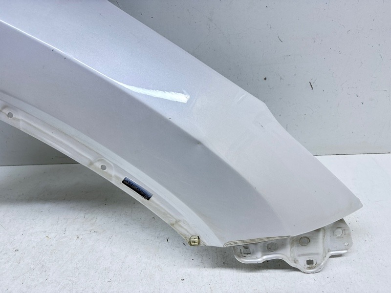 Крыло переднее правое