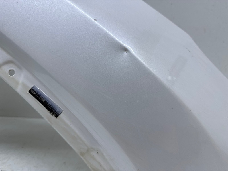 Крыло переднее правое