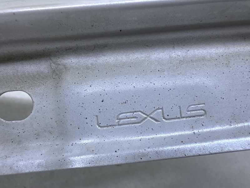 Крыло переднее правое