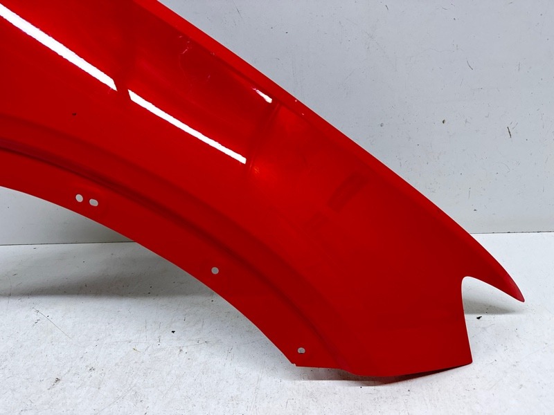 Крыло переднее правое