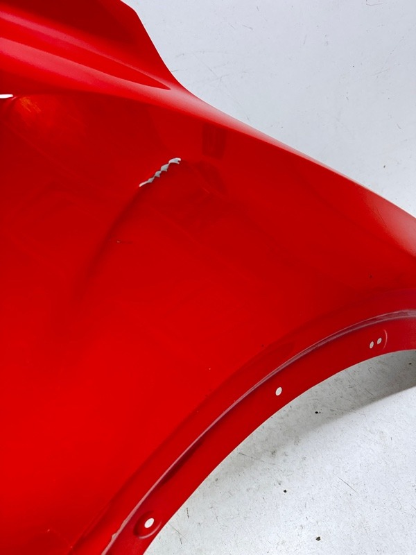 Крыло переднее правое