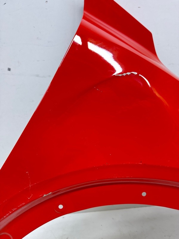 Крыло переднее правое