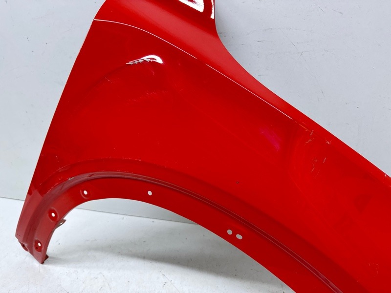 Крыло переднее правое