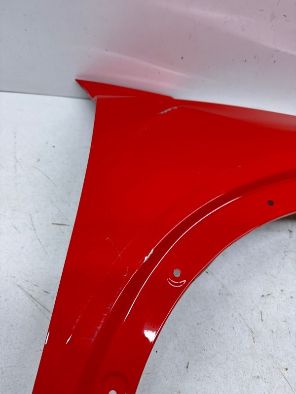 Крыло переднее правое