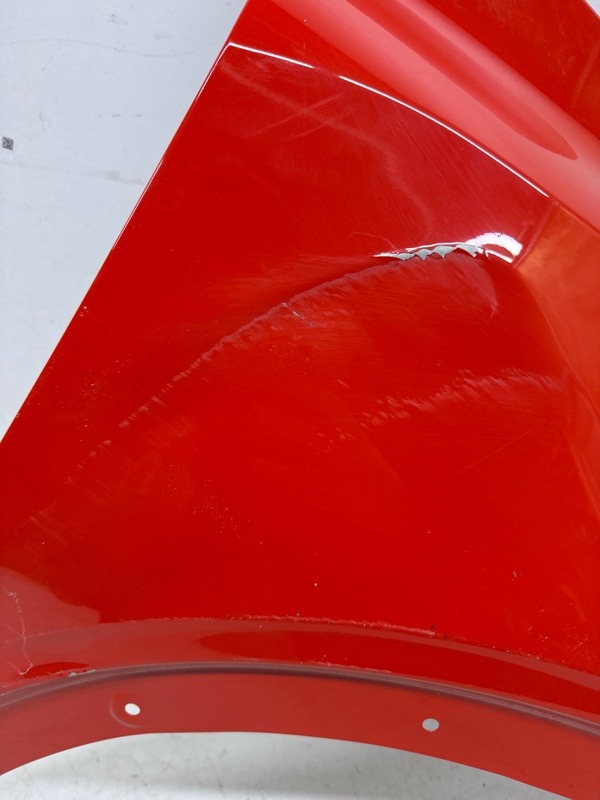 Крыло переднее правое