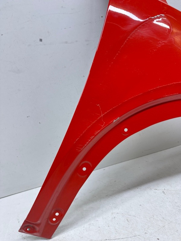 Крыло переднее правое