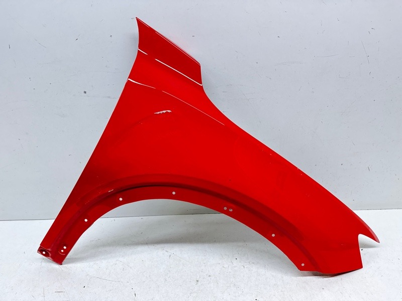 Крыло переднее правое