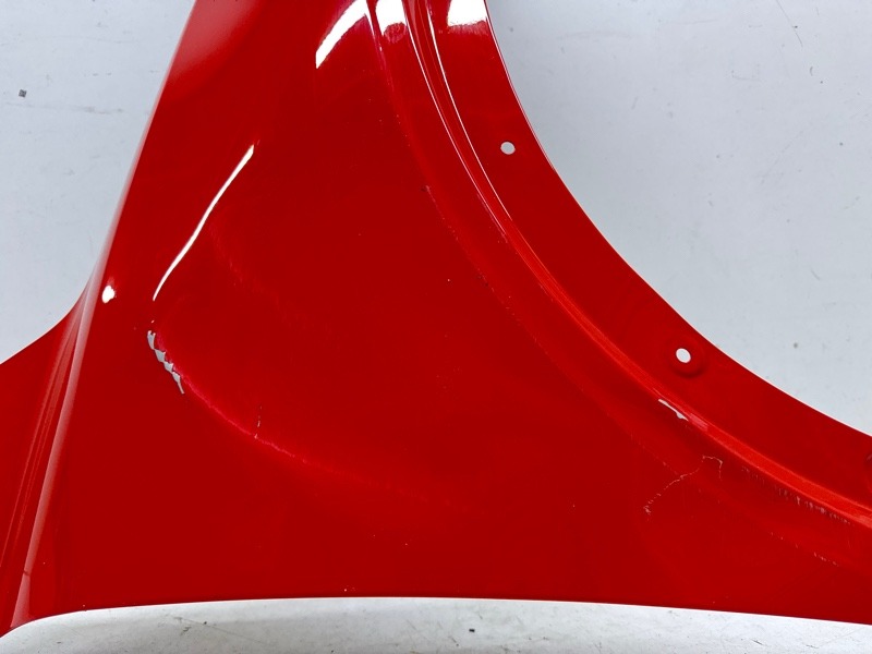 Крыло переднее правое