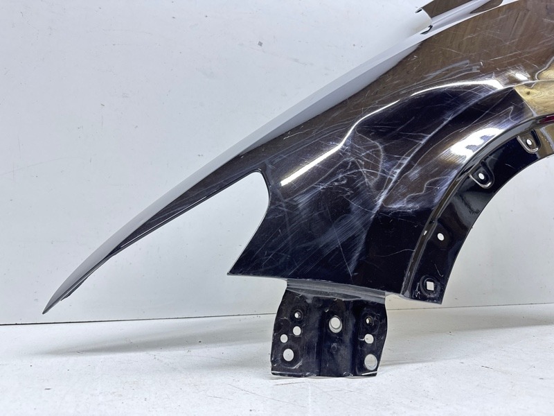 Крыло переднее левое