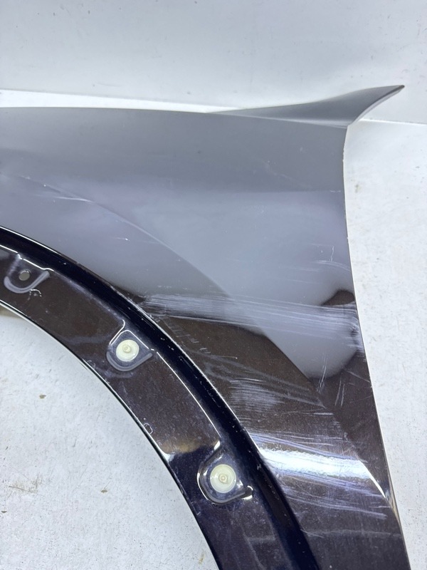 Крыло переднее левое