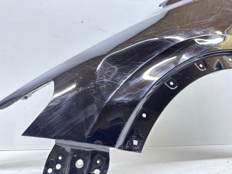 Крыло переднее левое