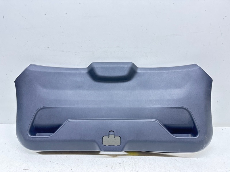 Обшивка крышки багажника