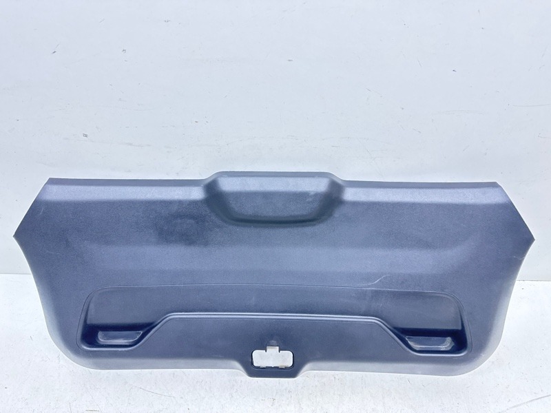 Обшивка крышки багажника